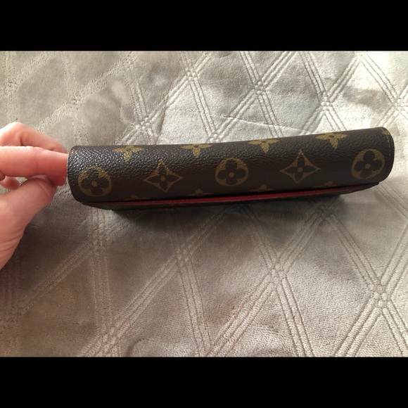 Louis Vuitton Sarah wallet - authentic - Picture 4 of 12